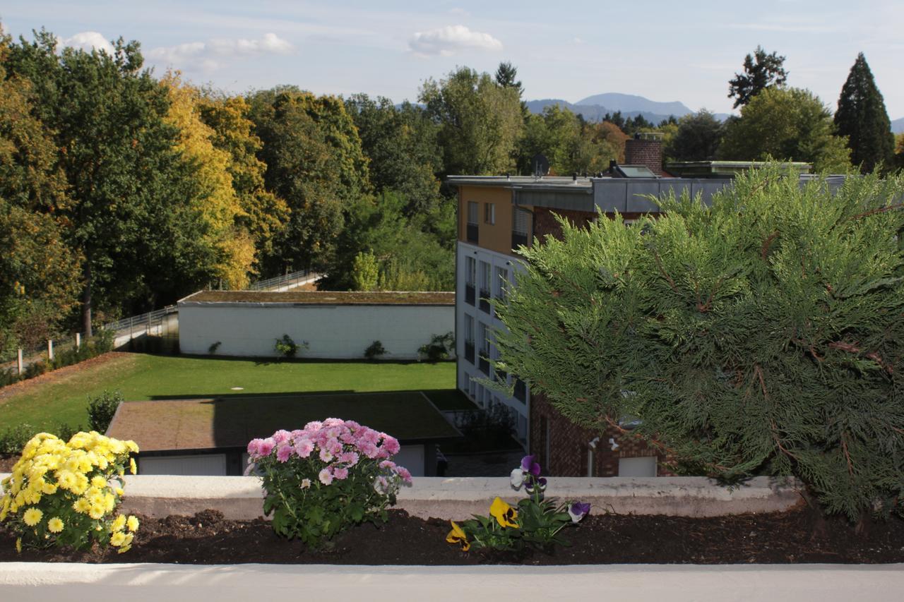 Mariaprimavera Apartment Am Kurpark Mit Schwarzwaldblick * * * * Bad Krozingen Buitenkant foto